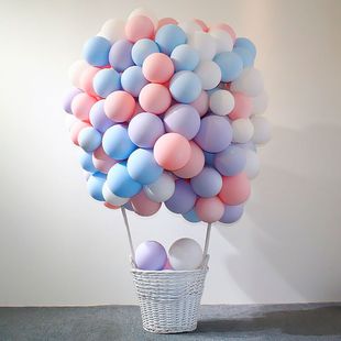 Композиция &quot;Воздушный шар&quot; для фотосессии с плетеной корзиной и шариками фото